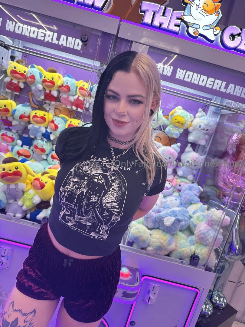 In vegas hosting a huge concert this weekend send me lots of love 