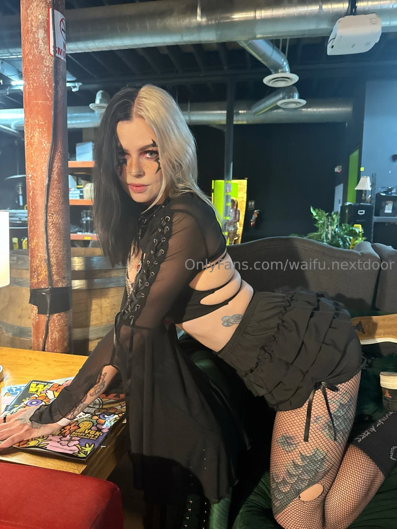 Should i do makeup in this style makeup 