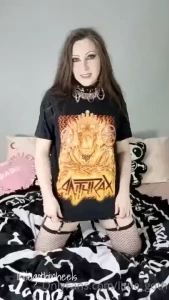 My favorite metal band is anthrax comment a band or album below that