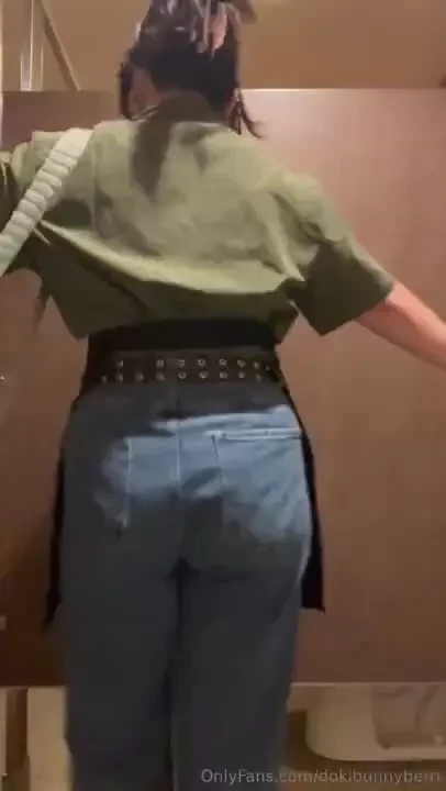 Kinda nsfw kinda not video of me trying on lingerie i got blooper of a part 1 