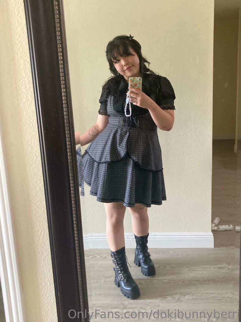 Bday outfit my finished crochet bag yayyy 