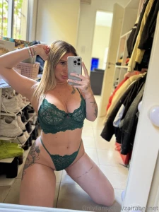 Describe in 2 words my huge juicy body