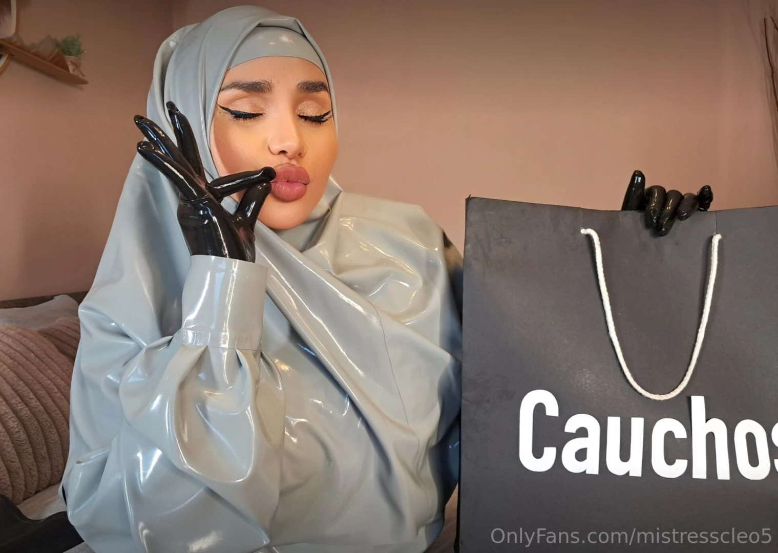 Please your mistress properly tribute so i can get all what i want 