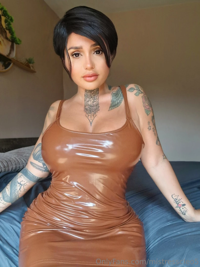 I know how much you love worshipping me whenever im wearing latex 