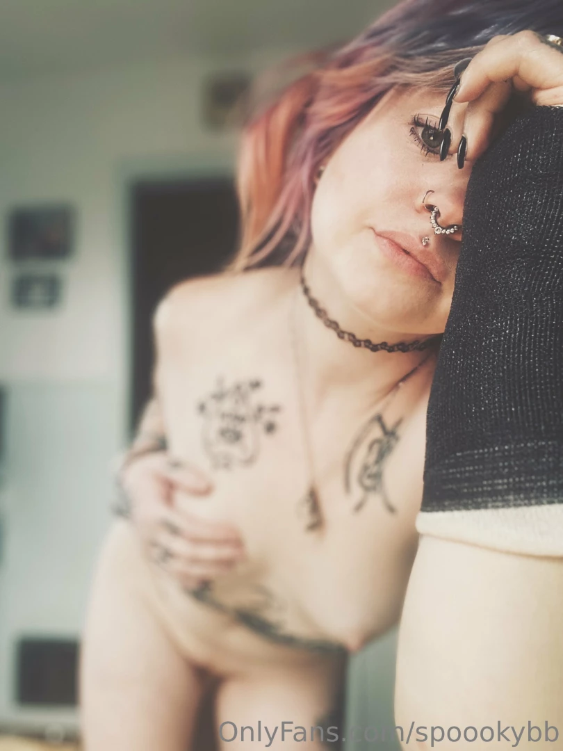 Anyone got a kink for girls with broken arms 