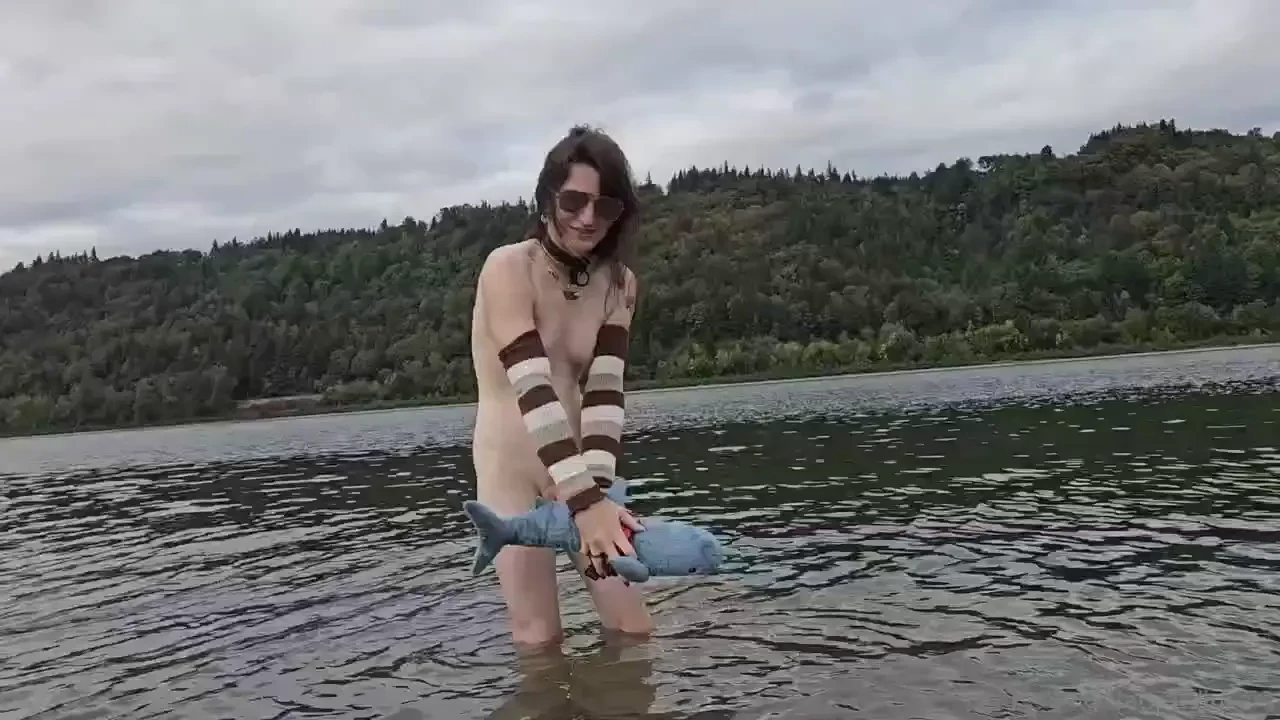 Playin with my shork outdoors 