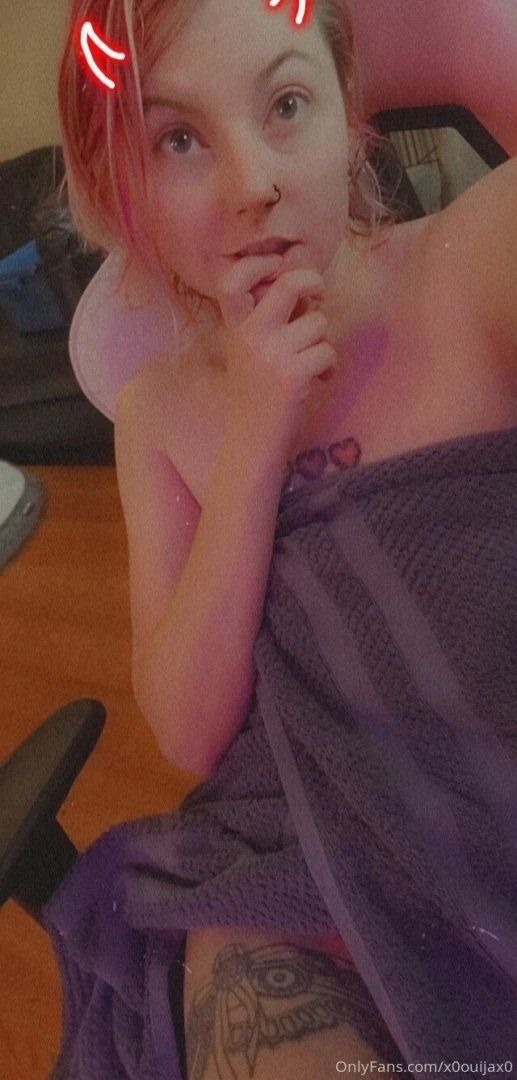 Fresh out of the shower who wants to come play video games with me part 1 