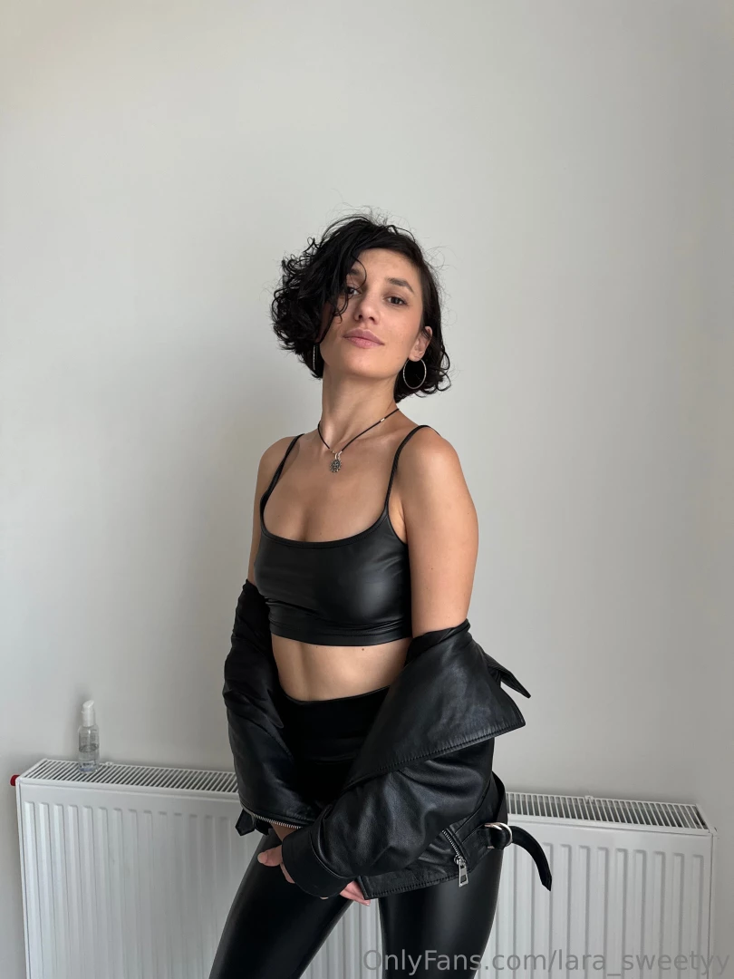 Let s play a game i write five facts about me and two of them will be 