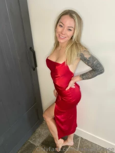 Please help me pick my christmas party outfit option a - no bra amp no part 1