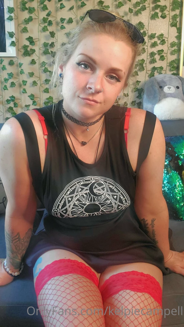 A little outfit more to see under this top and skirt 