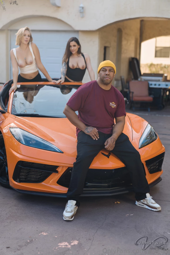Couldn t decide if i loved lookin at the car more or their sexy asses 