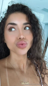 Mwah mwah come talk to me