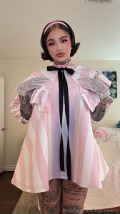 What do you think of my red carpet look