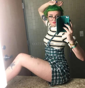 Old pictures of me which one is your favorite part 2