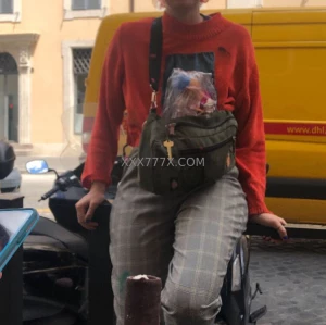 Old pictures of me which one is your favorite part 5