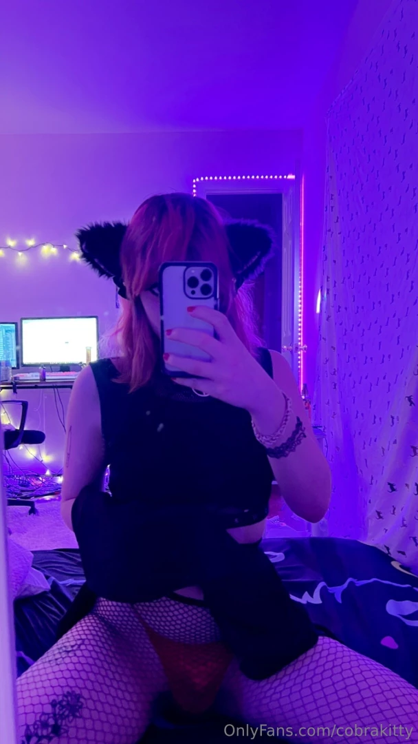 Dm me if you think we have unrealistic views on men s beauty standards 