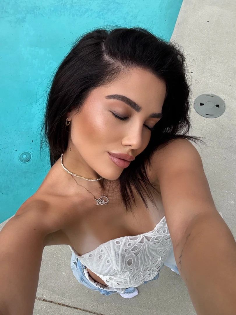 The breeze hit different when you look this good 