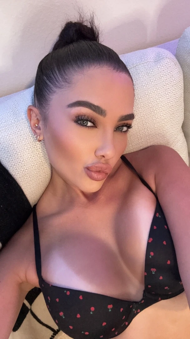 I ve got a poll going rn and only the voters get the reward don t miss 