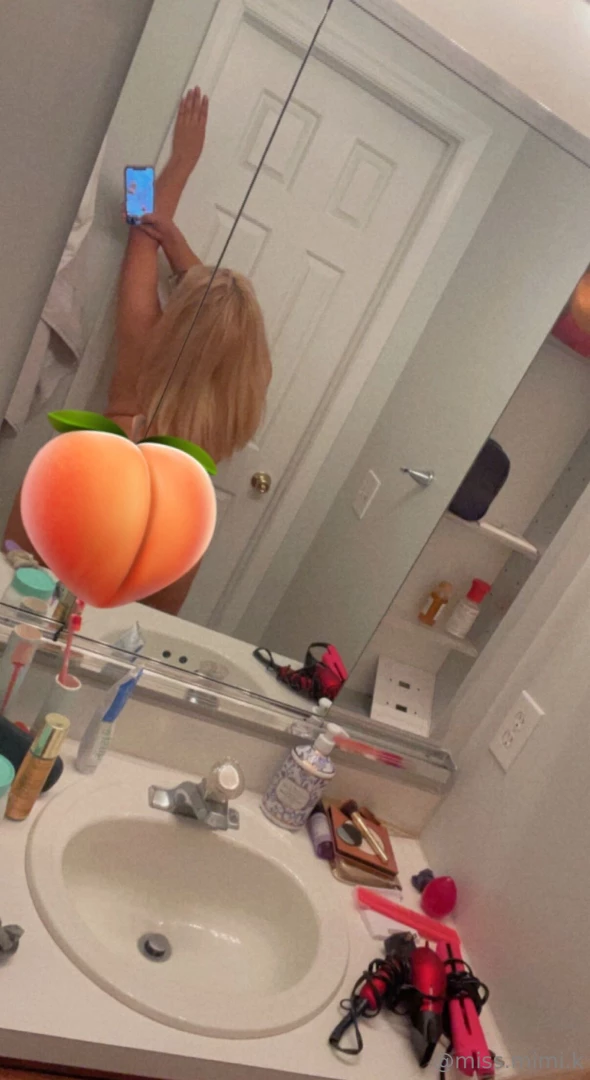This peach is waiting for you in your dms 