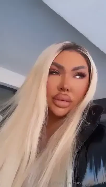 My makeup is waiting to be destroyed will you do it 