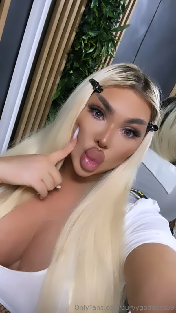 What do you think when you see me i m ready to take off my panties and 