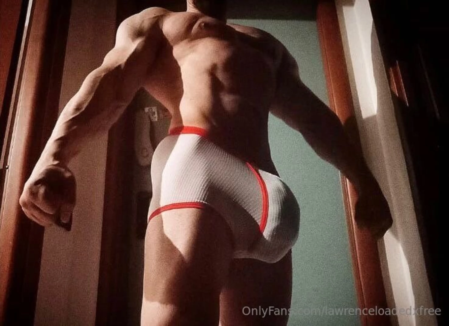 Should i collab with my friend he really has 12 9 inc check out my hot part 104 