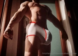 Should i collab with my friend he really has 12 9 inc check out my hot part 104