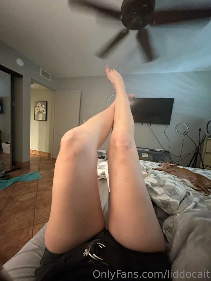 Just some good ol squishy thighs and feets today i m slowly easing part 1 