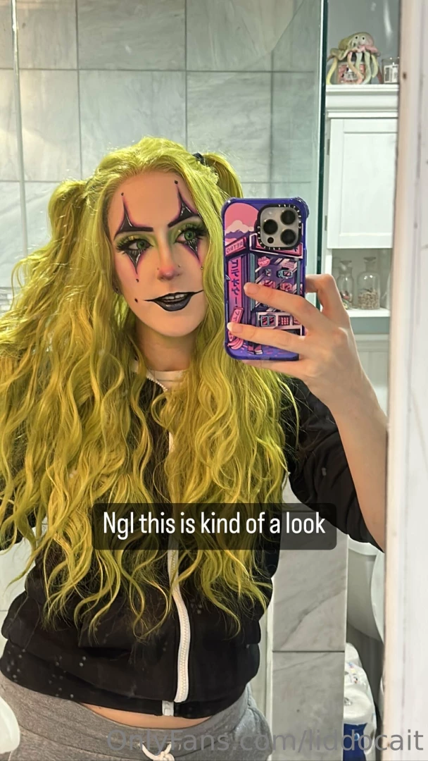 Where all my clown fuckers at hold onto ur noses cause i got one heck 