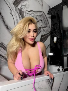 Natural cute karina top tits she will wrap her juicy lips around your part 1064