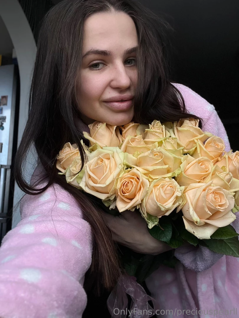 I love flowers so much i wish someone would give them to me more often 