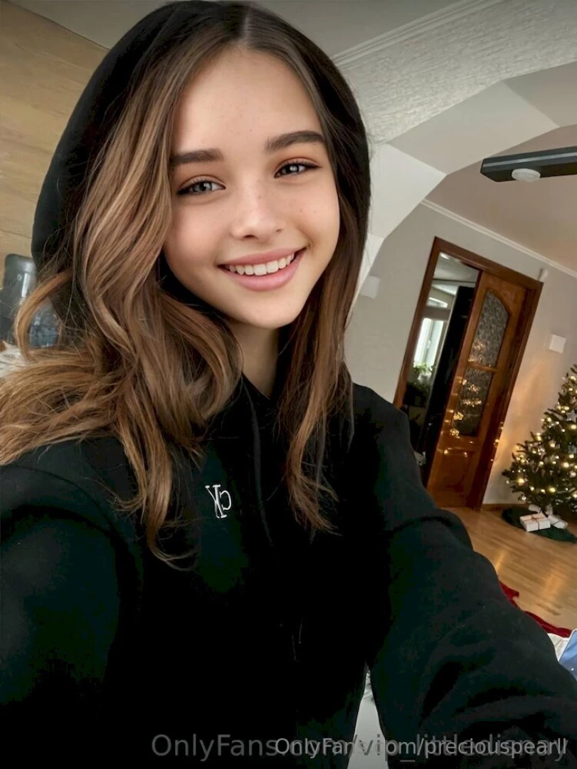 This innocent cutie vip_littledisnay loves to ride a big dick she part 928 