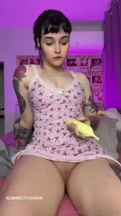 Quer ver aonde eu meti essa bananinha senpai vem que a sua ninfetinha 