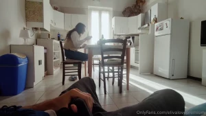 Ragazzo implora un pompino ma riceve solo una sega italiano amatoriale