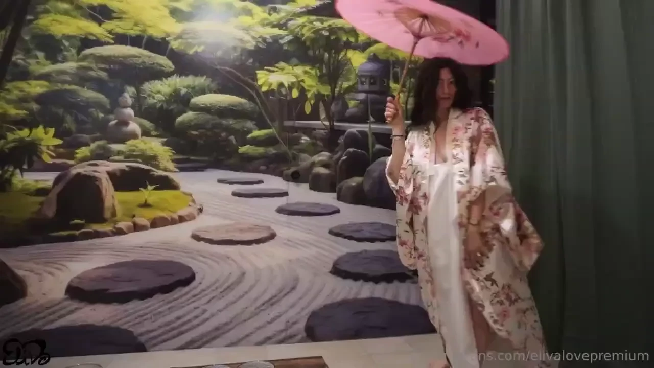 Oggi sono una geisha giapponese che ha deciso di far impazzire il mio 