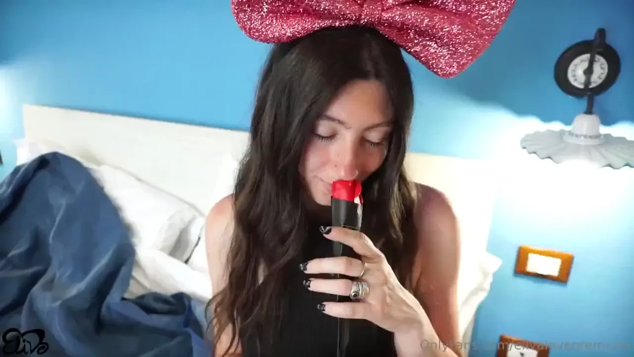 Nuovo video ti regaler una rosa una rosa rossa per dipingere ogni cosa 