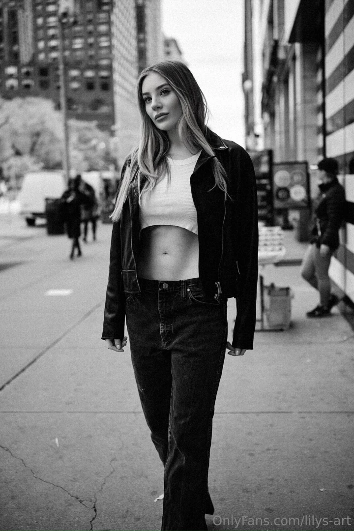 Feeling classic and chic in this black and white shoot 