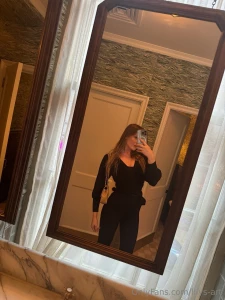 Mirror selfie time in this stunning black outfit
