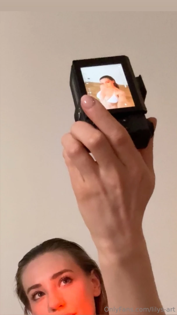 Snapping all day but the real fun starts when you slide into my dms 