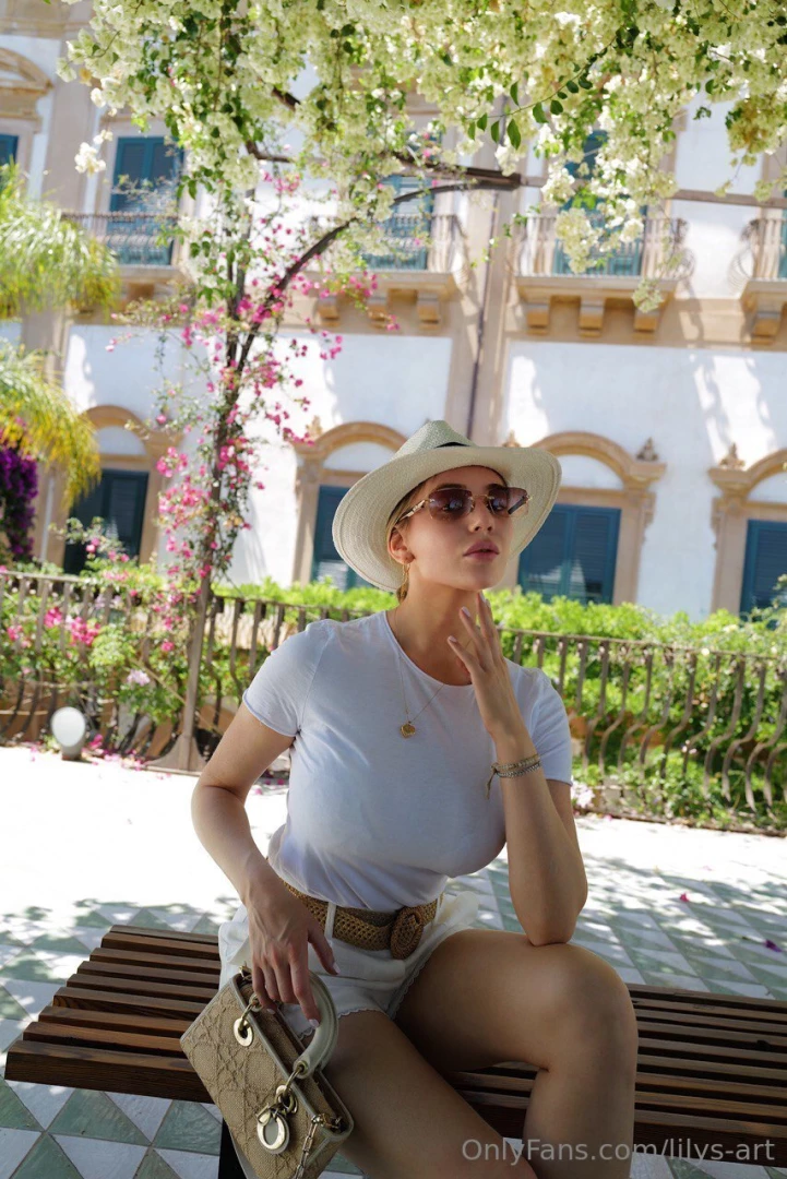 Like what you see dm me for more part 1 