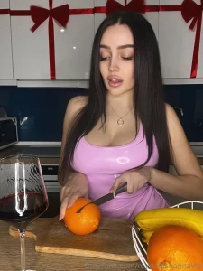 In the winter cold you need to stay vitamin balance appelsins to help