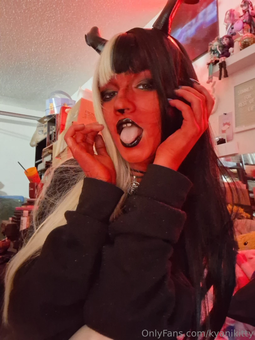 What halloween costumes do you want to see from me this year part 2 