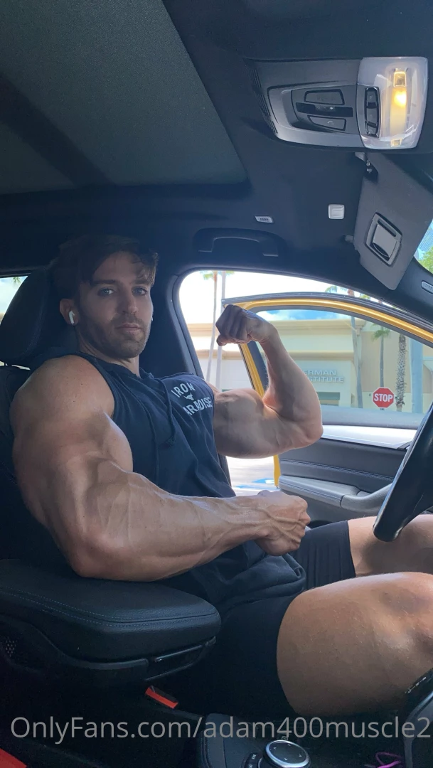 Guns out ready for a cruise who wants to come and take pics for me 