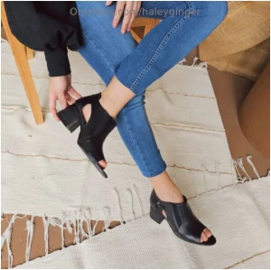 I neeeeeeed this sandals omg to model my feet for you look a those part 1