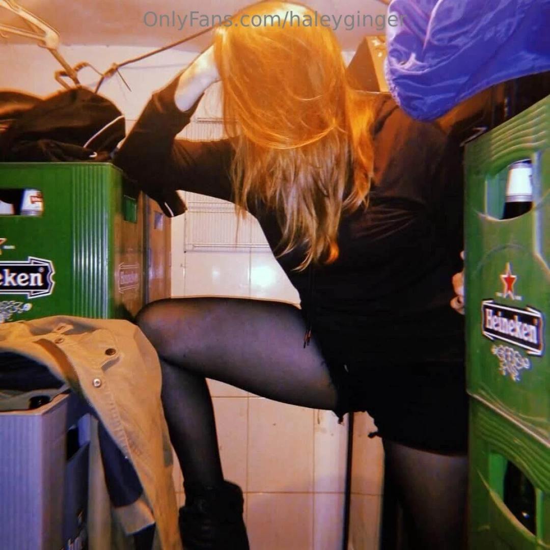 Hi how are you cutie do you like my legs tip for a private chat i send 