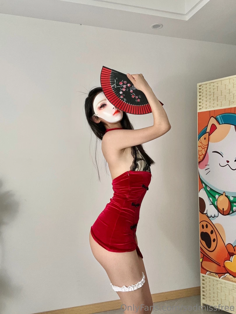 How do you feel about tight clothes on girls do you think that it 