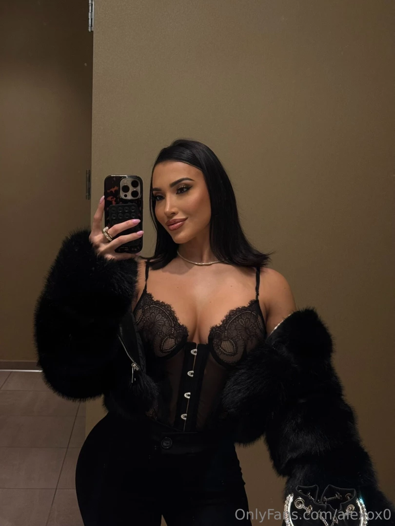 Just a girl who loves any excuse to dress up 