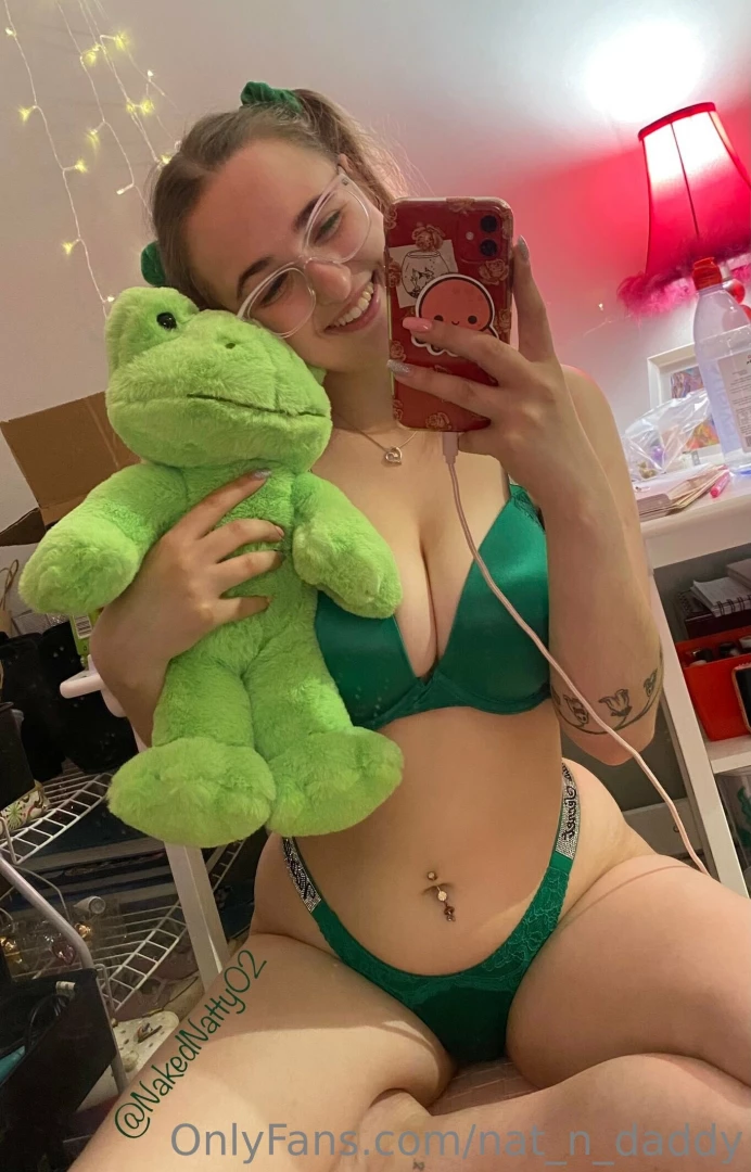 Ooh i just love albert my teddy frog hehe he matches my set 
