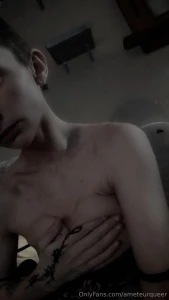 Greenday concert tmrw and idk if i should dress slutty or emo