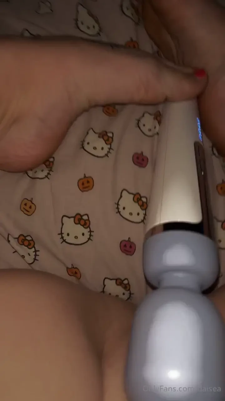 I make myself feel so delicious that i want to eat my own pussy 